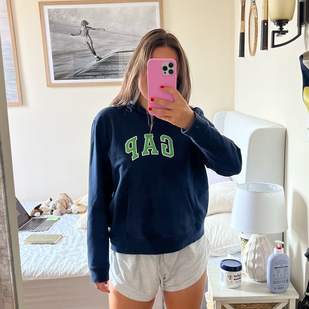 GAP sweatshirt